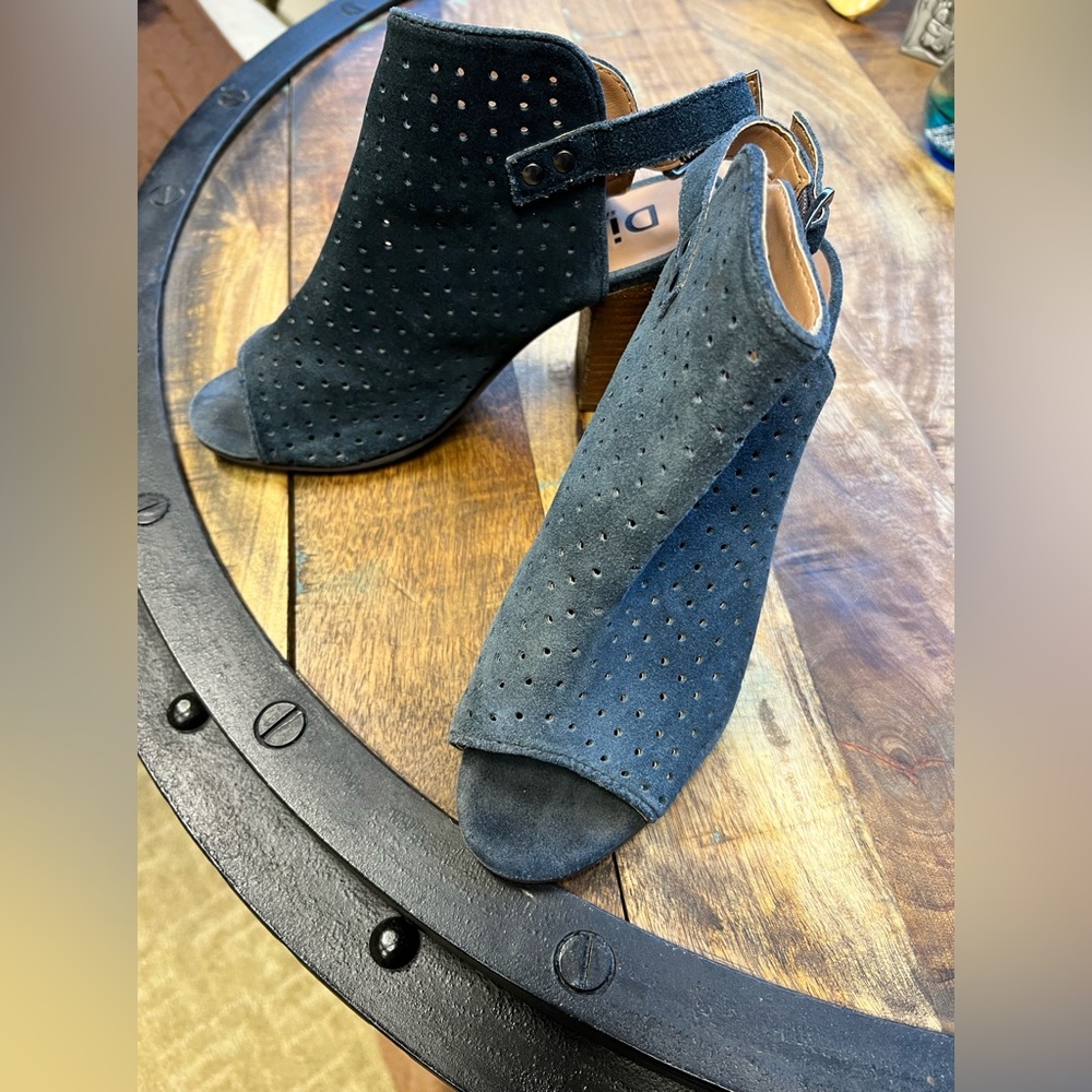 Blue suede open toe & back stylish heeled shoes.